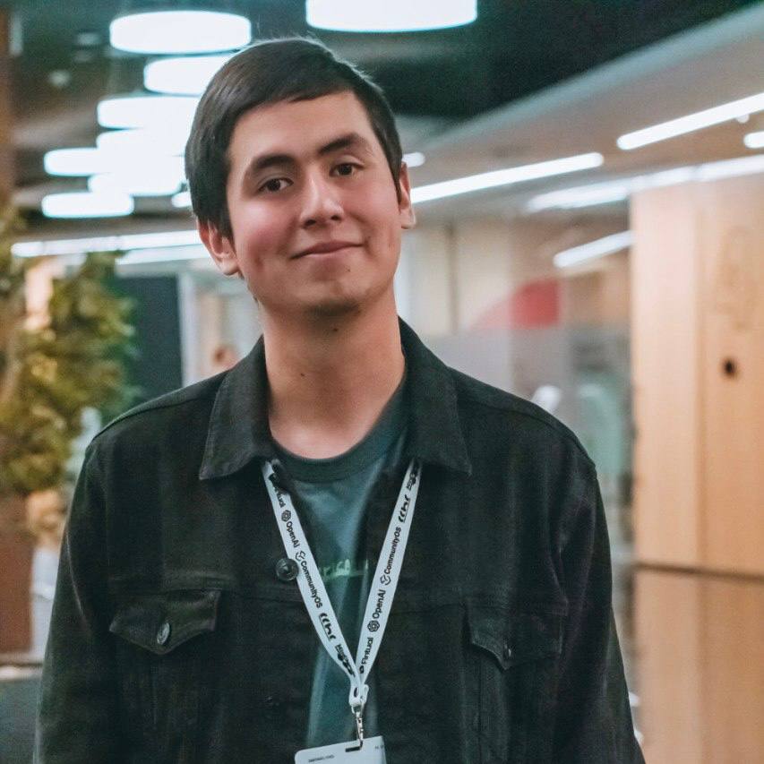 Portrait of Mauricio Cari Leal